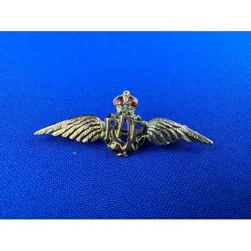 42 - WWII Gold Caterpillar Club Pin, 9ct Gold RAF Wings Badge & Irwin Parachute Pin Badge.  Awarded to E.... 