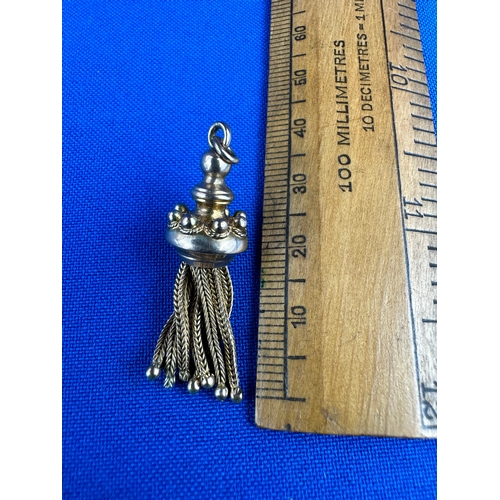 35 - 9ct Gold Tassel Pendant 3.48g