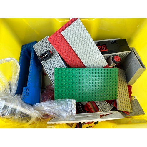 280 - Over 2kg of Vintage Lego Bricks & Instructions