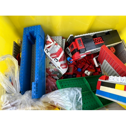 280 - Over 2kg of Vintage Lego Bricks & Instructions