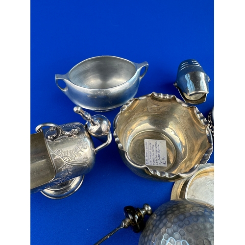 212 - Small Group of Metalware Items