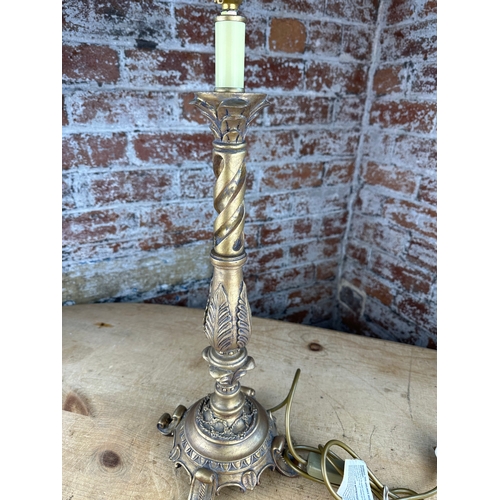 486 - Antique Style Lamp Stand