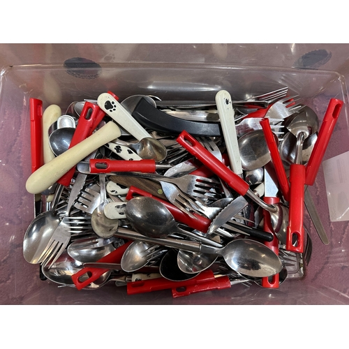 467 - Box of Kitchenware & Flatware Items