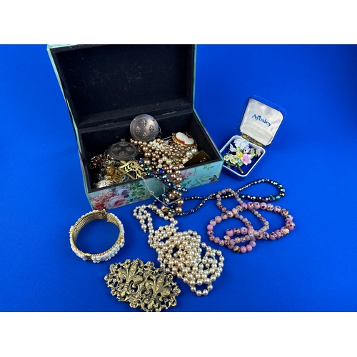 84 - Vintage Costume Jewellery including Pearls & Glass Beads