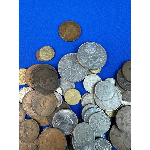 53 - Small Amount of Worldwide Coins & Currency