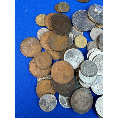 53 - Small Amount of Worldwide Coins & Currency