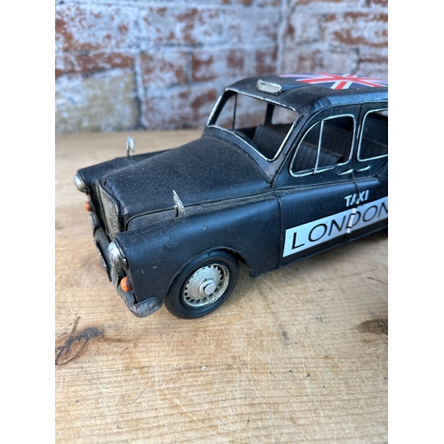 113 - Realistic Tinplate Model London Taxi & Mini