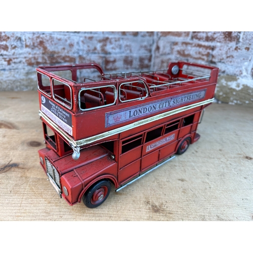 116 - Realistic Tinplate Model London Bus