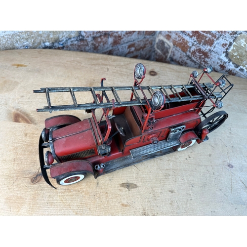 117 - Realistic Tinplate Model Vintage Fire Engine