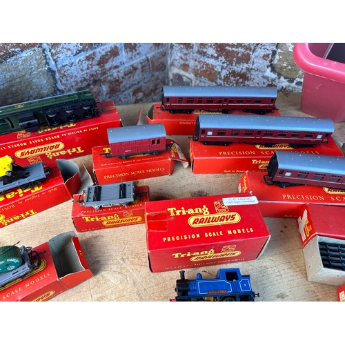 322 - Quantity of Triang oo Gauge Trains, Rolling Stock, Track etc