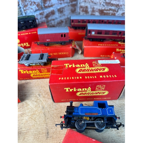 322 - Quantity of Triang oo Gauge Trains, Rolling Stock, Track etc