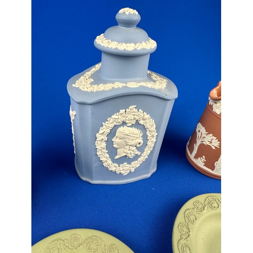 277 - Five Items of Wedgwood Jasperware