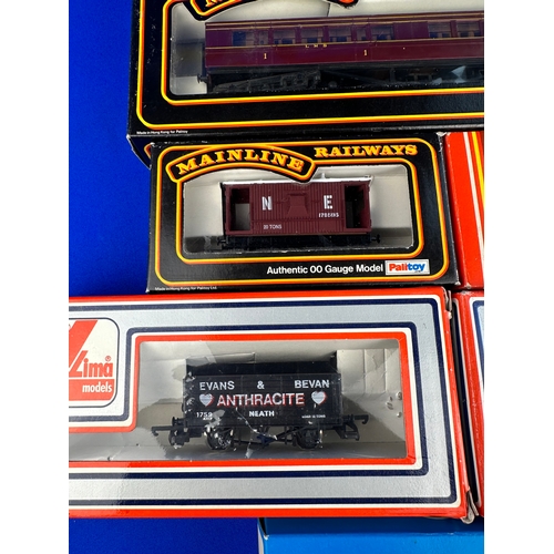 326 - Boxed OO Gauge Model Train Rolling Stock