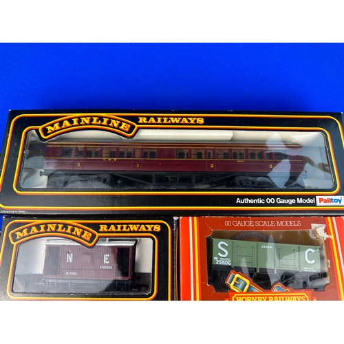 326 - Boxed OO Gauge Model Train Rolling Stock