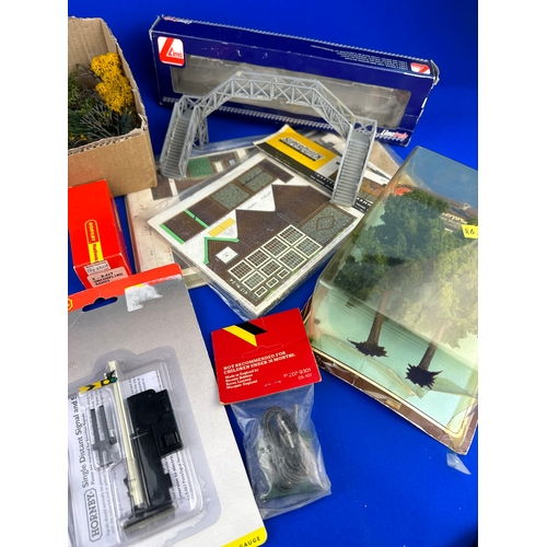 331 - Model Railway Items