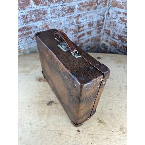 135 - Small Vintage Case