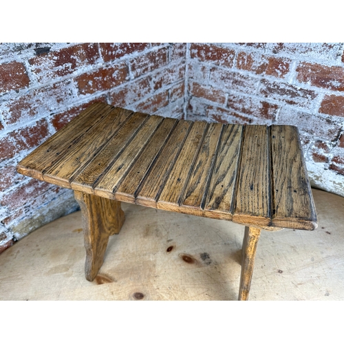 501 - Old Oak Stool