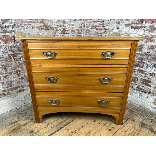 543 - Quality Vintage Pine Chest of Drawers.