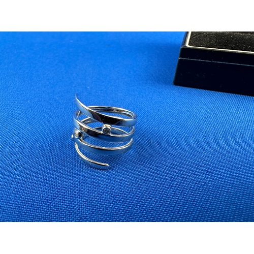 35 - 375 White Gold Ring size H 3.14g