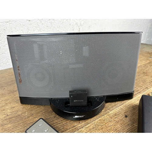 290 - Bose iPod Dock with Remote and Powersupply inc. Kitsound Bluetooth Adapter