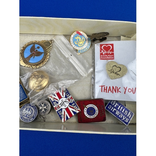 208 - Tray of Badges including Boy Scouts