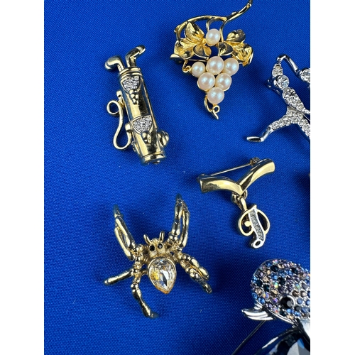 91 - Seven Vintage Brooches including Golf & Wildlife