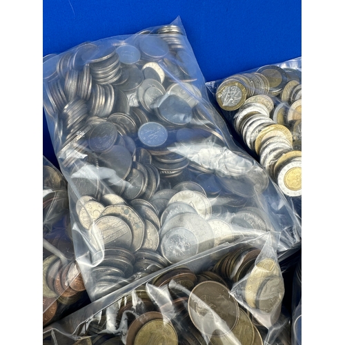 101 - Over 9kg of Worldwide Coins & Quantity of Notes