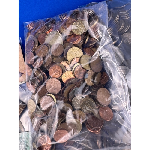 101 - Over 9kg of Worldwide Coins & Quantity of Notes