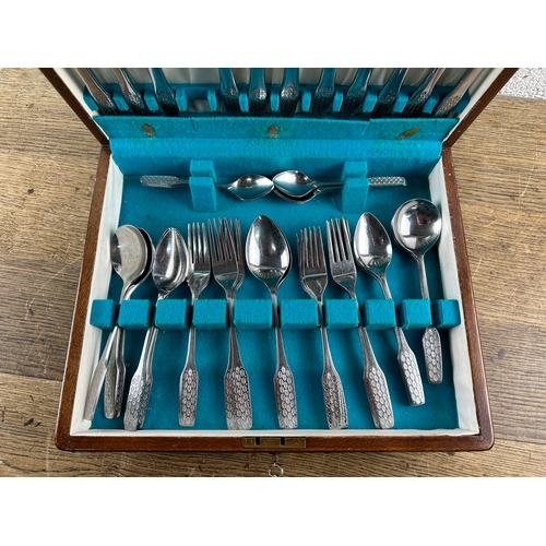 266 - Vintage Viners 'Shape' Cutlery in Locking Canteen - missing one large knife