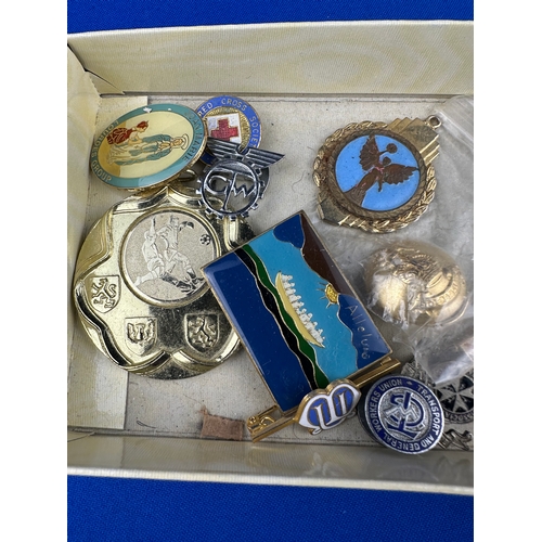 151 - Tray of Badges including Boy Scouts