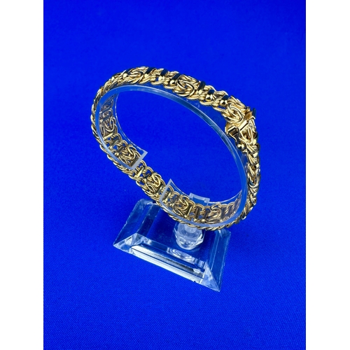 33 - 9ct Gold Bracelet 16.4g 20cm