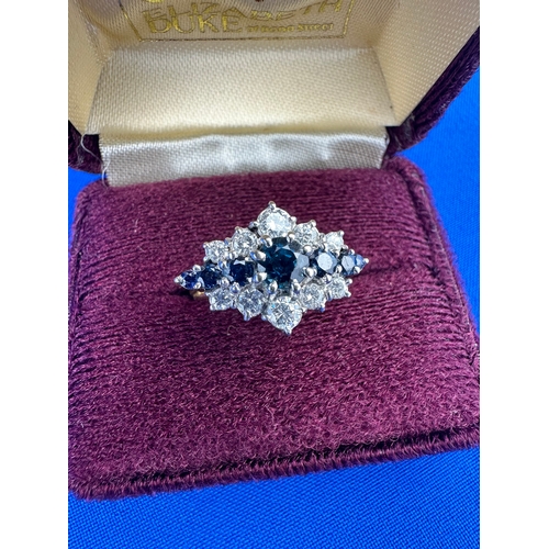 31 - 18ct Gold Diamond & Sapphire Cluster Ring 5.58g Gross size Q