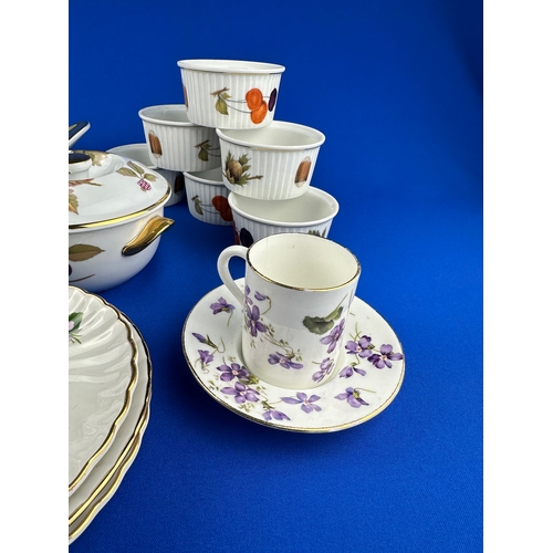 272 - Group of Collectable Ceramics including Royal Albert, Addeerley, Hammersley & Royal Worcester Evesha... 