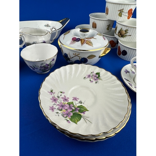 272 - Group of Collectable Ceramics including Royal Albert, Addeerley, Hammersley & Royal Worcester Evesha... 