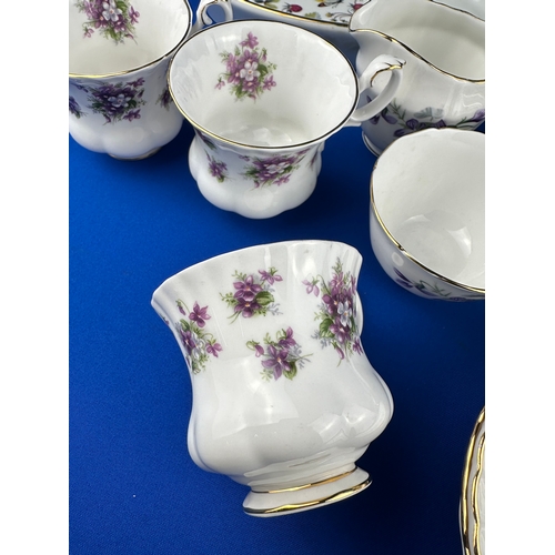 272 - Group of Collectable Ceramics including Royal Albert, Addeerley, Hammersley & Royal Worcester Evesha... 