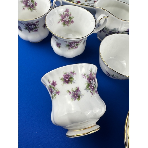 272 - Group of Collectable Ceramics including Royal Albert, Addeerley, Hammersley & Royal Worcester Evesha... 