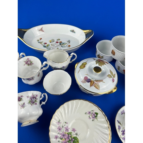 272 - Group of Collectable Ceramics including Royal Albert, Addeerley, Hammersley & Royal Worcester Evesha... 