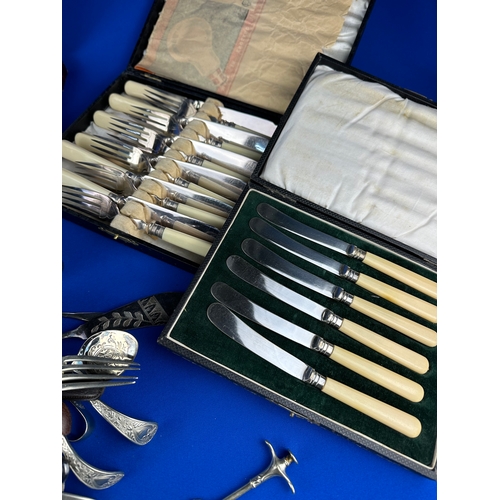 142 - Quantity of Boxed & Loose Vintage Flatware & Other Metal Items