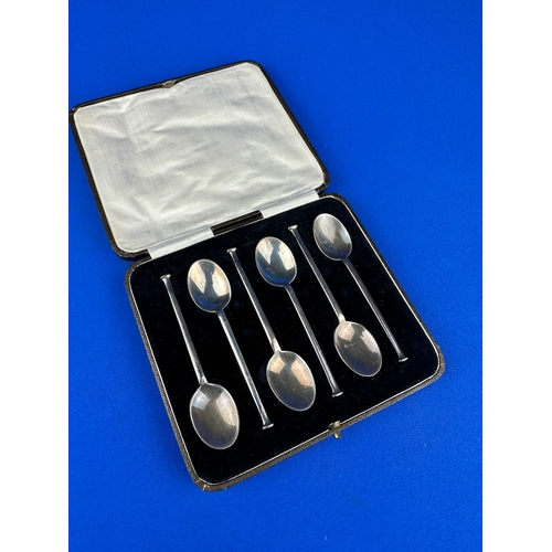 16 - Boxed set of 6 Hallmarked Silver Teaspoons by Charles William Fletcher 49g.