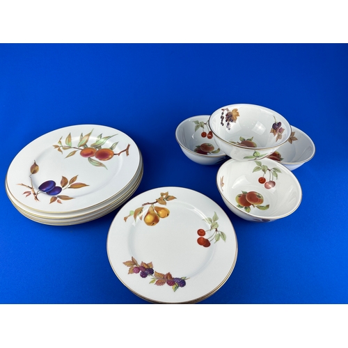 248 - 12 Pieces of Royal Worcester Evesham