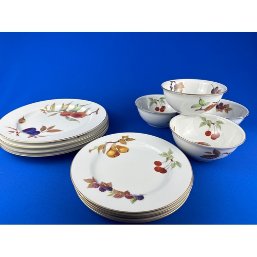 248 - 12 Pieces of Royal Worcester Evesham