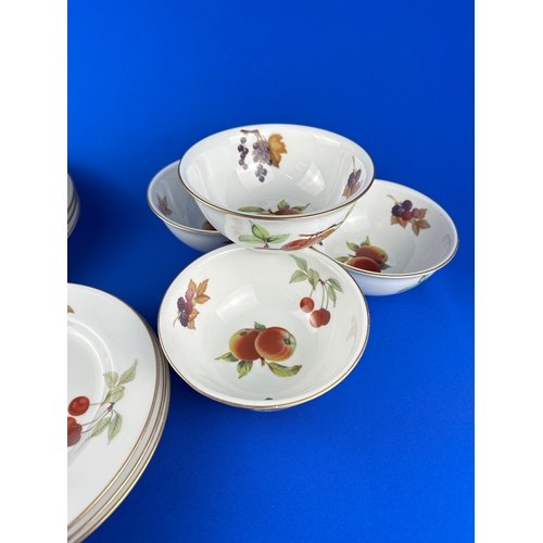 248 - 12 Pieces of Royal Worcester Evesham