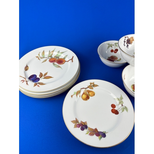 248 - 12 Pieces of Royal Worcester Evesham