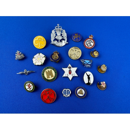 177 - Quantity of Vintage Badges & Pins