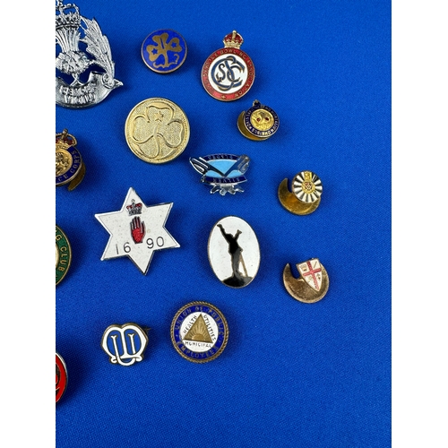 177 - Quantity of Vintage Badges & Pins