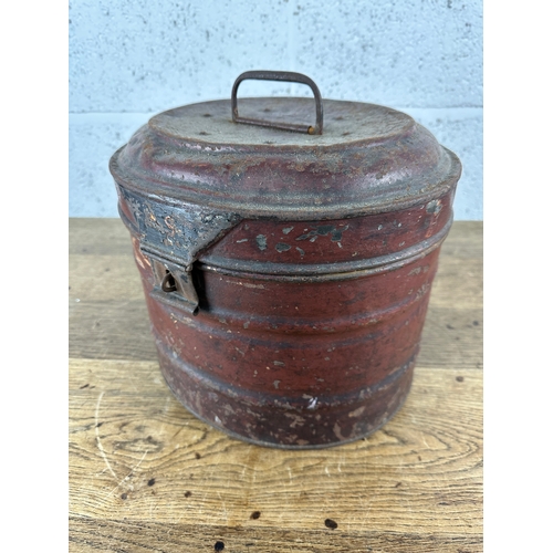 192 - Vintage Metal Container - 30 cm opnening