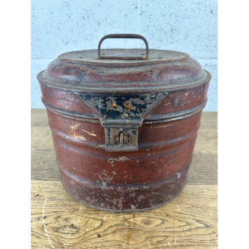 192 - Vintage Metal Container - 30 cm opnening