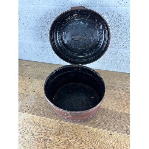 192 - Vintage Metal Container - 30 cm opnening