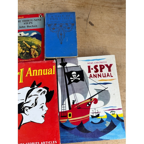 421 - Vintage Annuals & Books