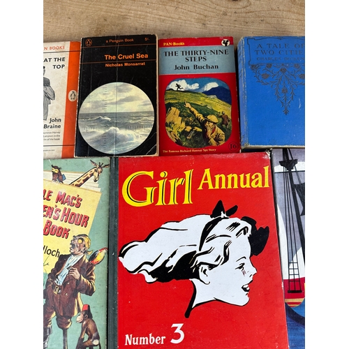 421 - Vintage Annuals & Books